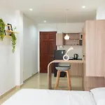 Spacious 1Br Studio Private Balcony & Cozy Netflix
