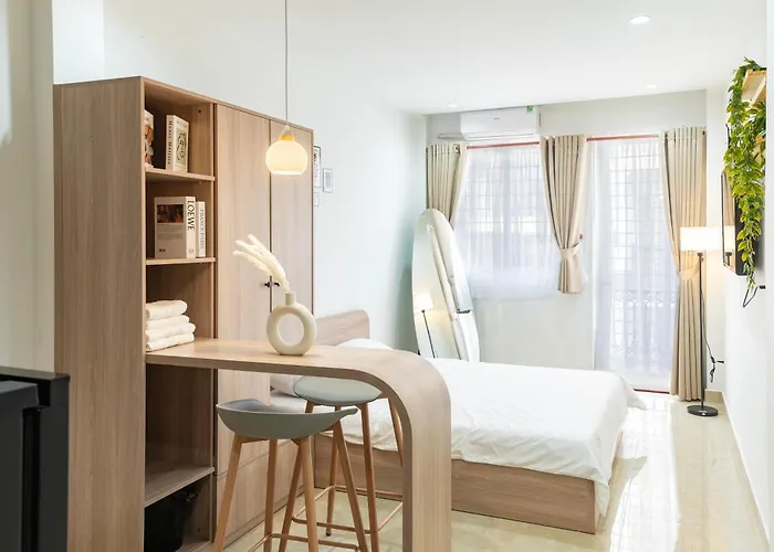 Spacious 1Br Studio Private Balcony & Cozy Netflix