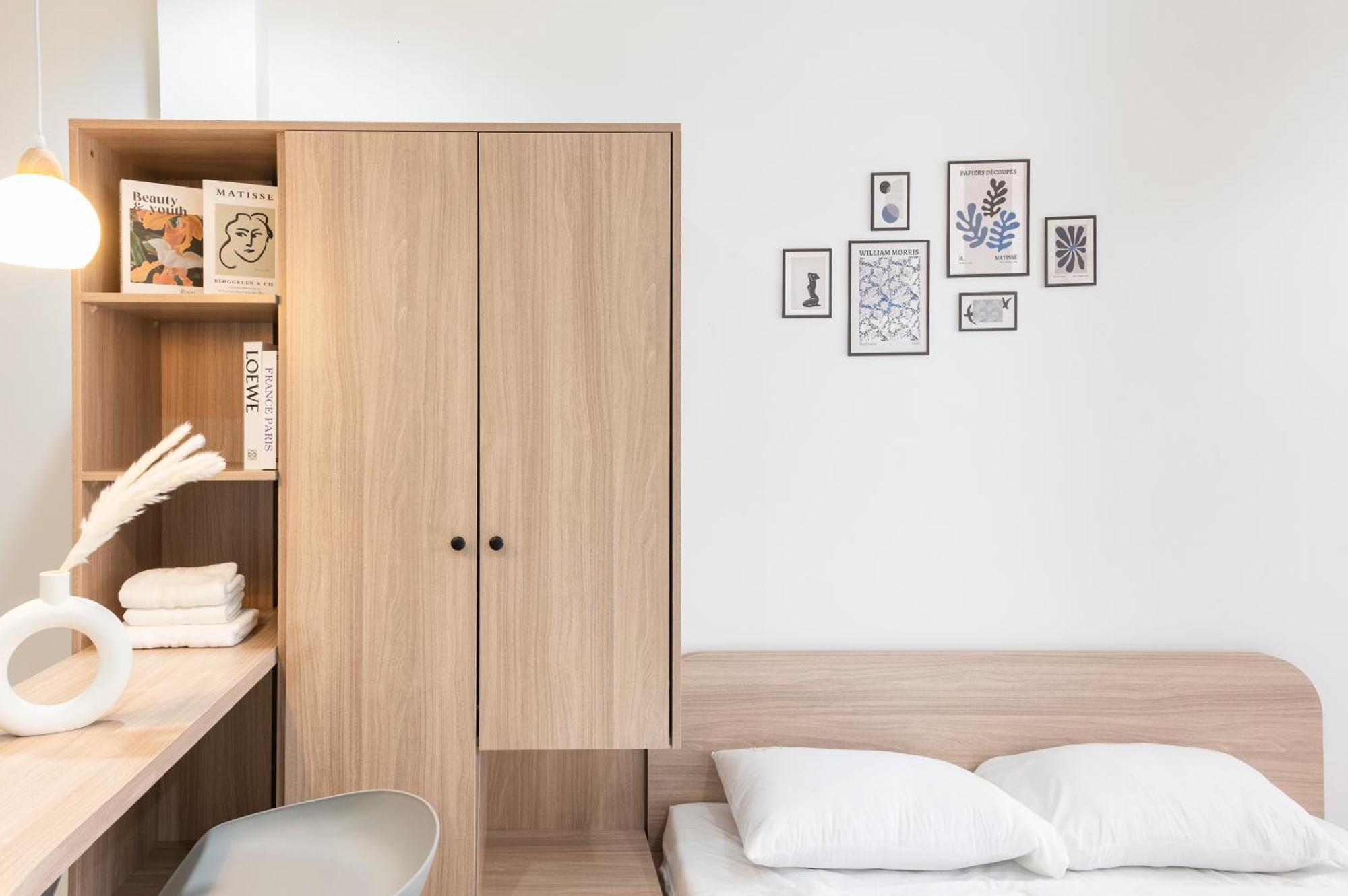 Spacious 1br Private Balcony & Cozy Netflix Căn hộ